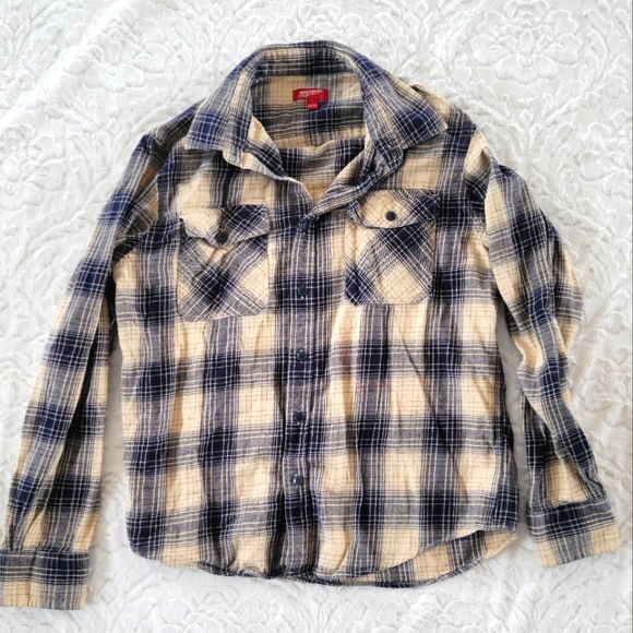 Upcylced One-of-a-kind Flannel - Picture 4 of 7